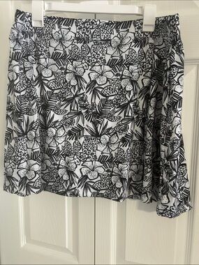 Emerald 18 Black and White Skort X-Large